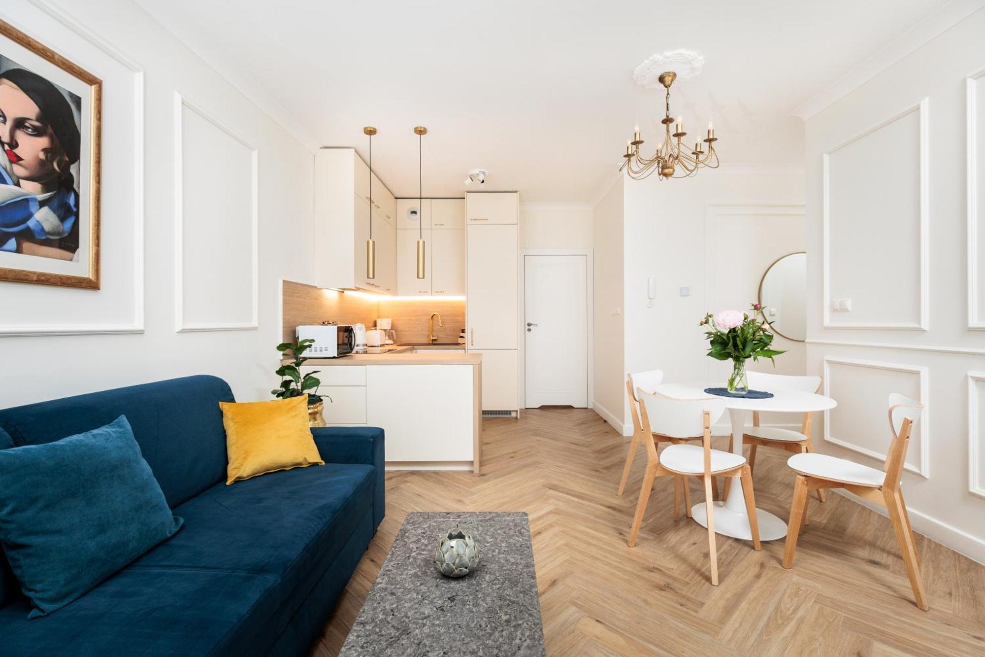 Atrium - Old Town Luxury Apartments - By Upstairs — Photos 1
