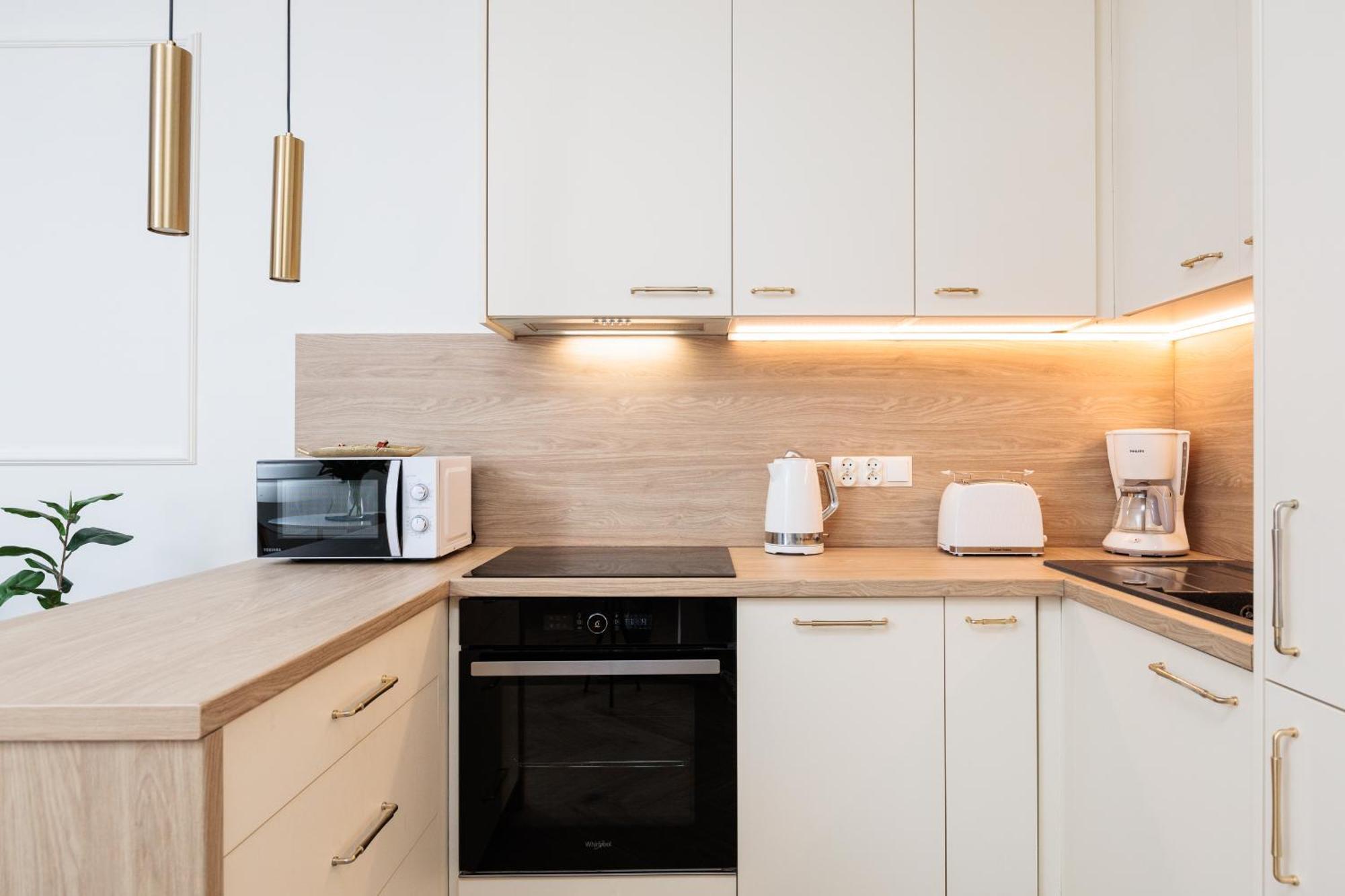 Atrium - Old Town Luxury Apartments - By Upstairs — Photos 3